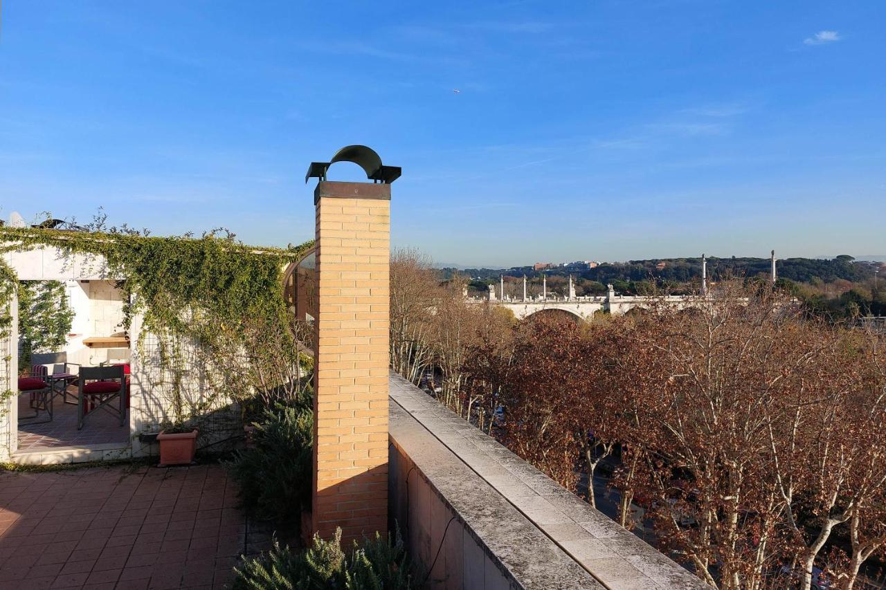 Ferienwohnung Beautiful Loft In Ponte Milvio With Terrace Rom Exterior foto
